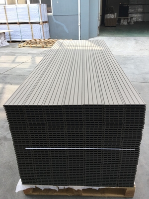Anti-slip moderne dekplaten WPC-dekplaten met een holle kern