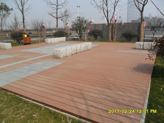 WPC-composite-dekbedekking voor moderne buitenprojecten
