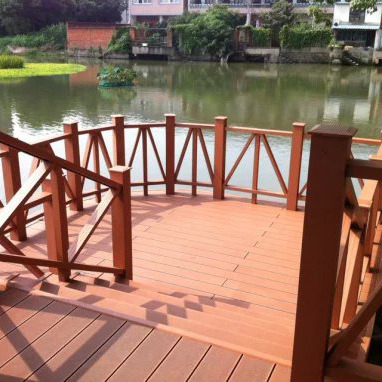 Gepersonaliseerd decoratief WPC-poortpaneel Hout plastic composiet hek mottenbestendige