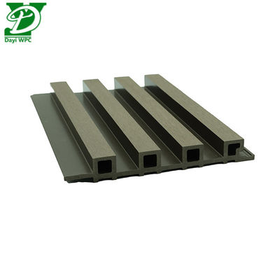 UV-bestendige Vochtbestendige Moderne Trogoppervlak WPC Buitenmuurpaneel voor Composiet Gevelbekleding